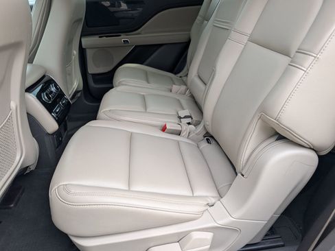 Used 2023 Lincoln Aviator 2WD image 7