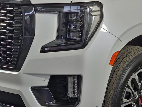 Used 2023 GMC Yukon XL Denali Ultimate AWD/4WD image 27
