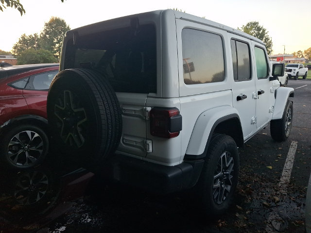 Used 2025 Jeep Wrangler Unlimited Sahara AWD/4WD image 7