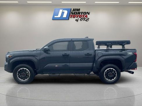 Used 2025 Toyota Tacoma TRD Off-Road AWD/4WD image 8