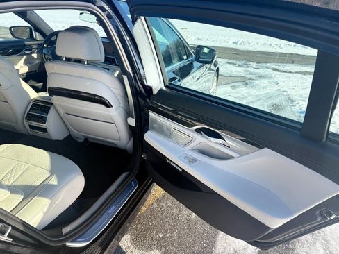 Used 2018 BMW 750i xDrive image 24