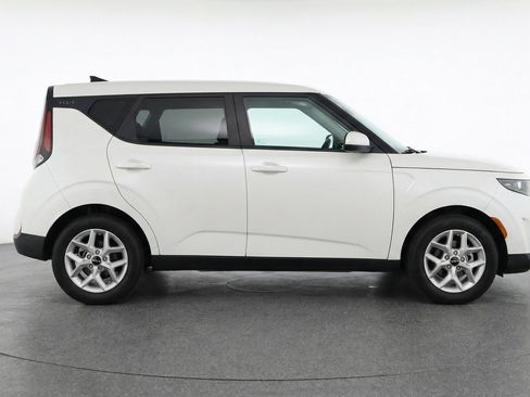 Used 2025 Kia Soul LX w/ LX Technology Package FWD image 8