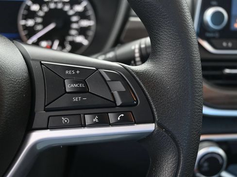 Used 2025 Nissan Altima 2.5 SV FWD image 29