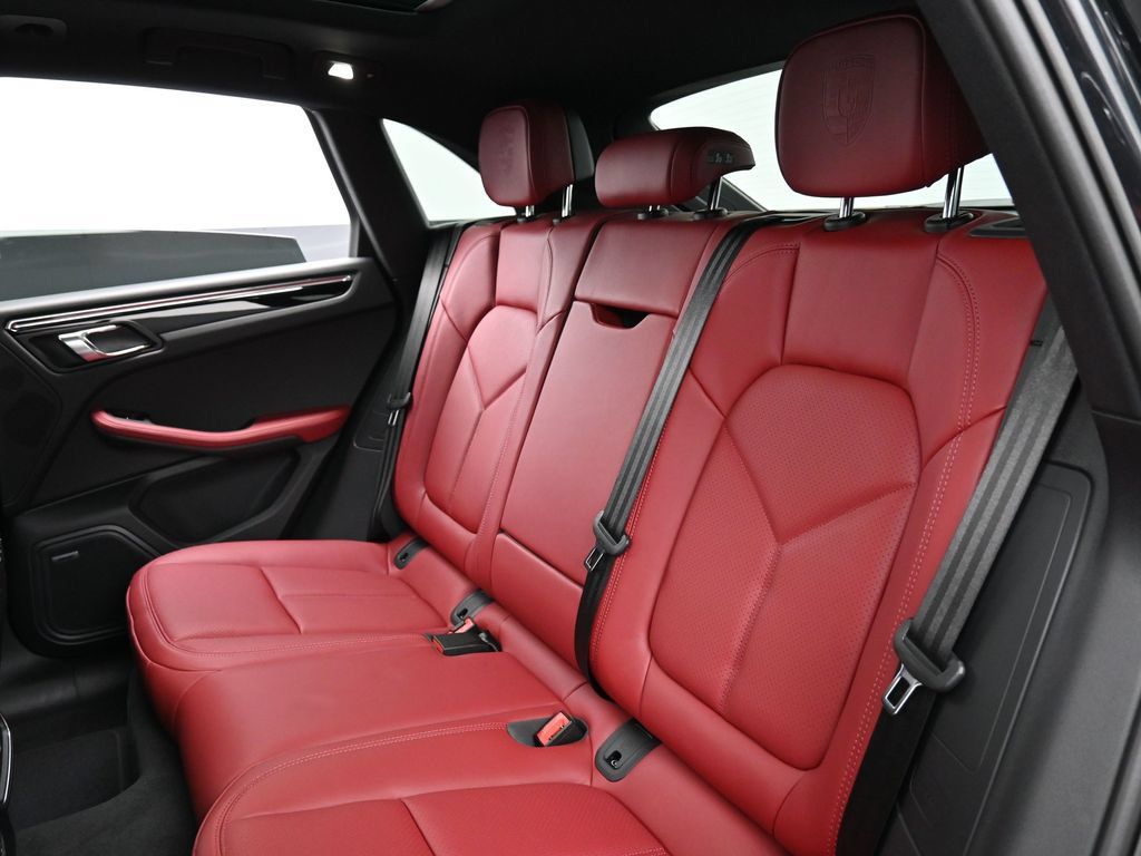 Certified 2026 Porsche Macan AWD/4WD image 24