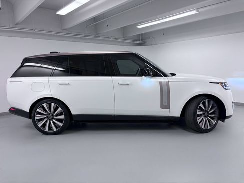 Used 2023 Land Rover Range Rover SV AWD/4WD image 6