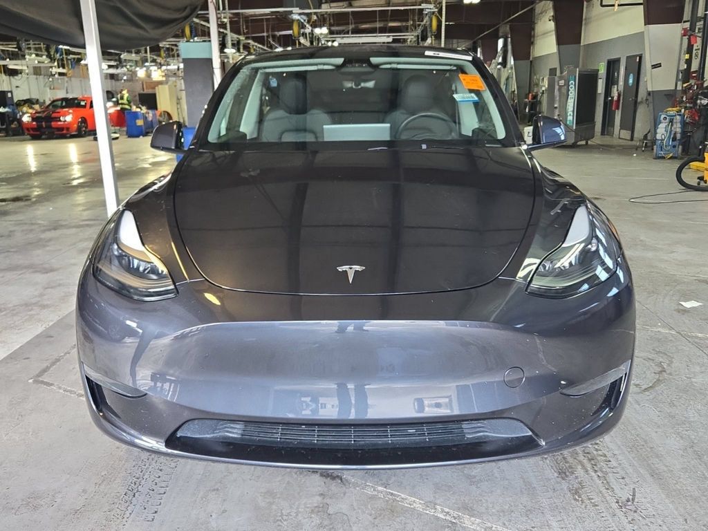Used 2024 Tesla Model Y Long Range RWD image 2