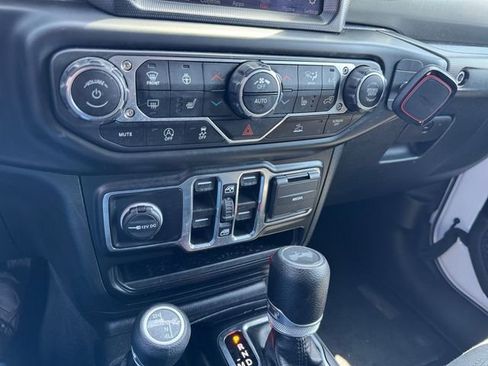 Certified 2022 Jeep Wrangler Unlimited Sport w/ Sun And Sound Package AWD/4WD image 19