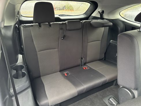 Used 2023 Toyota Highlander LE image 32