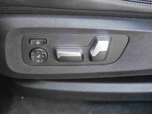 Used 2026 BMW X5 sDrive40i w/ M Sport Package image 18