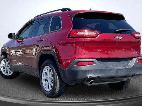 Used 2017 Jeep Cherokee Sport FWD image 2