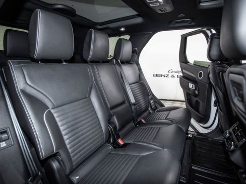 Used 2024 Land Rover Discovery Metropolitan Edition AWD/4WD image 19