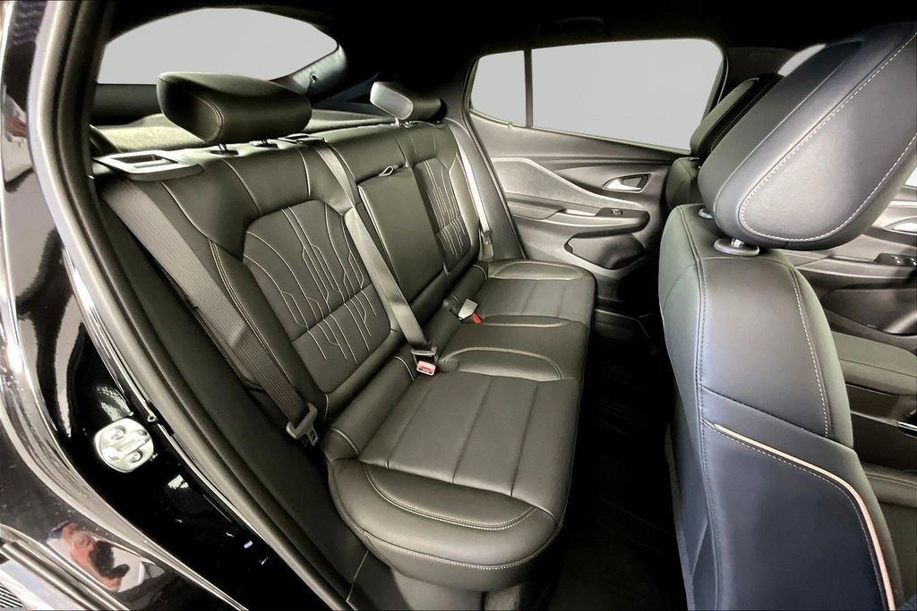 New 2026 Buick Envista Avenir FWD image 11