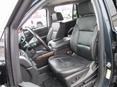 Used 2019 Chevrolet Tahoe LT w/ LT Signature Package image 18