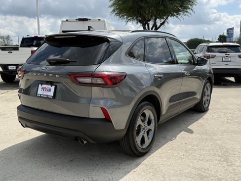 Used 2025 Ford Escape ST-Line image 5
