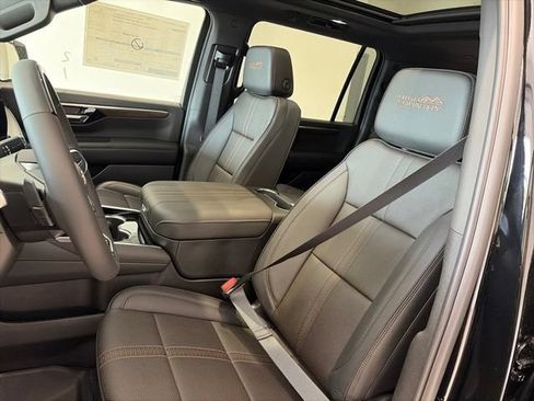 New 2026 Chevrolet Suburban High Country AWD/4WD image 13