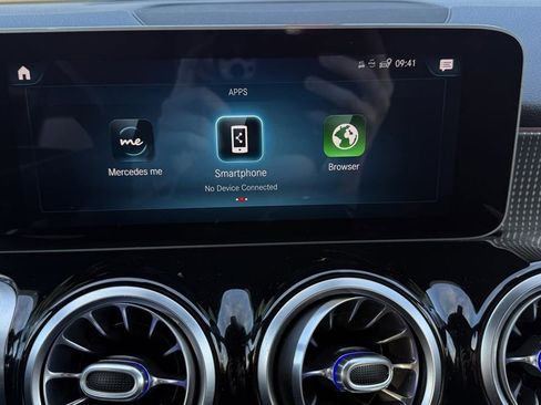 Used 2020 Mercedes-Benz GLB 250 4MATIC image 40