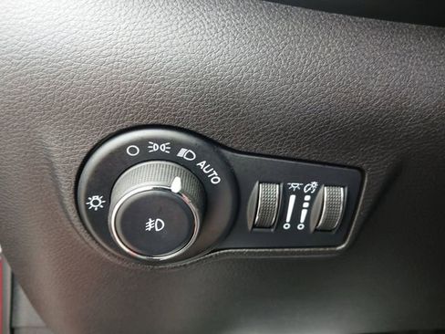 Used 2025 Jeep Compass Trailhawk AWD/4WD image 18