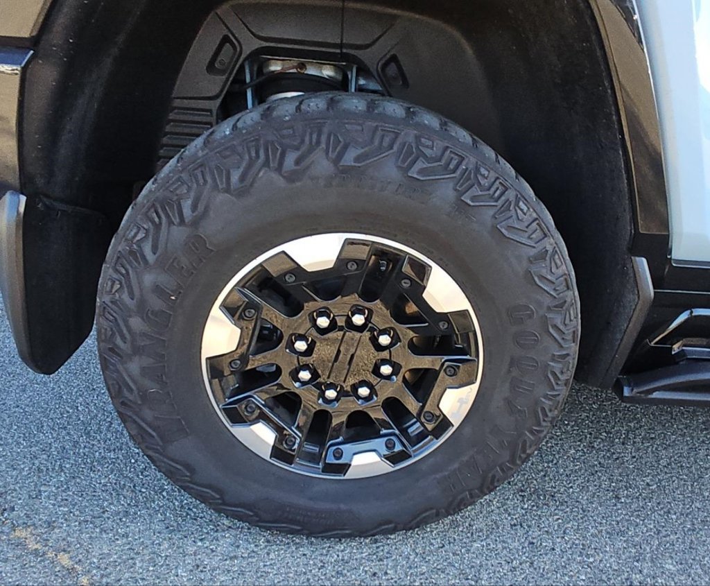Used 2024 GMC Hummer EV 2X w/ Extreme Off-Road Package AWD/4WD image 9