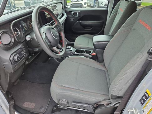 Used 2024 Jeep Wrangler Unlimited Rubicon AWD/4WD image 15