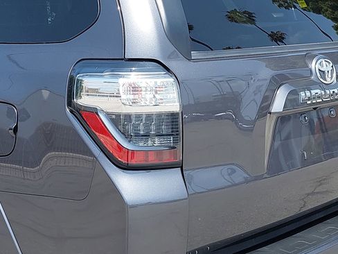 Used 2021 Toyota 4Runner SR5 AWD/4WD image 31