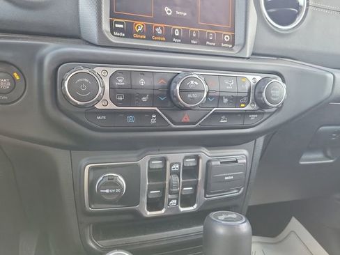 Used 2022 Jeep Wrangler Unlimited Sahara w/ Cold Weather Group image 28