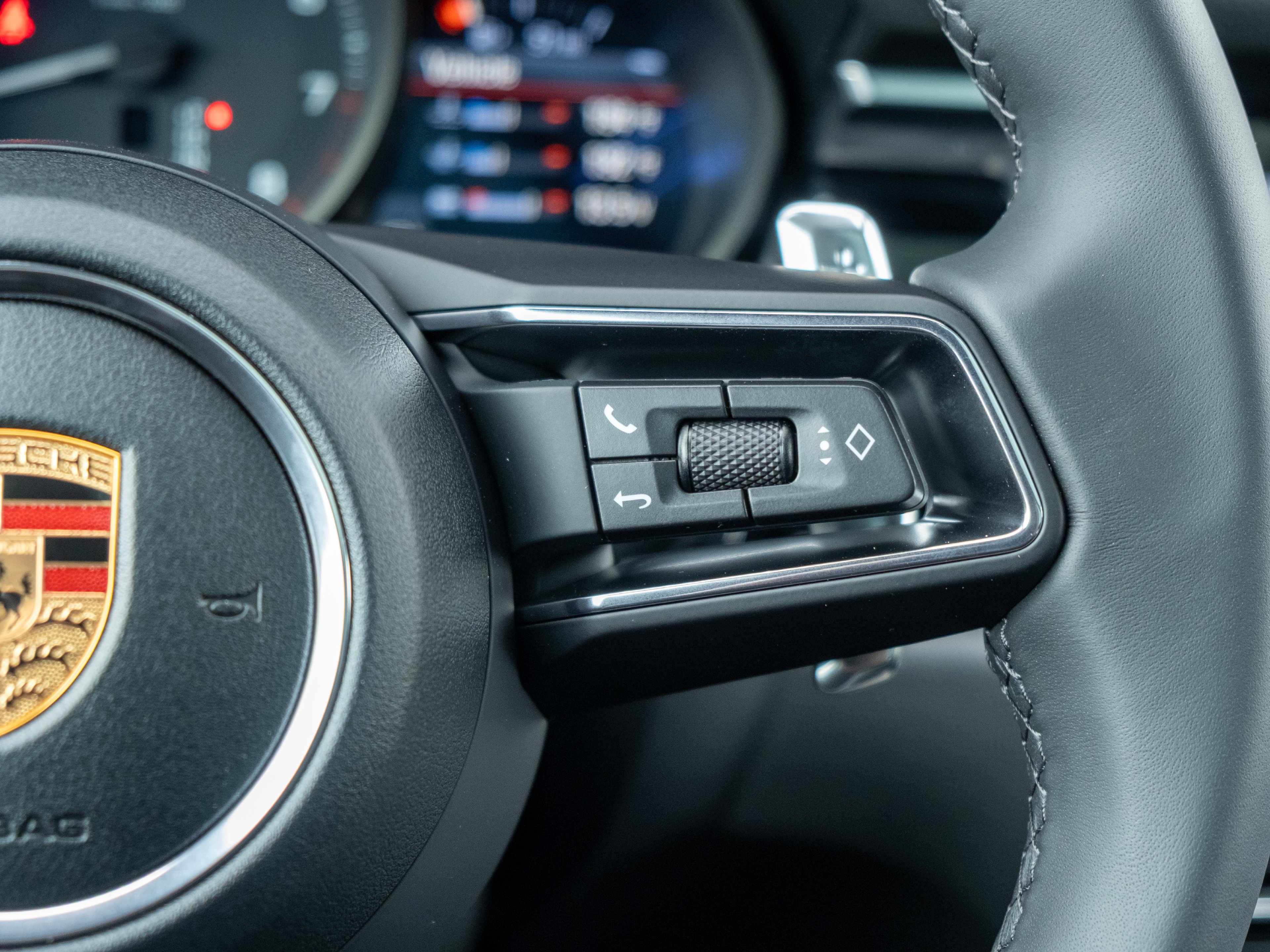 Certified 2026 Porsche Macan AWD/4WD image 25