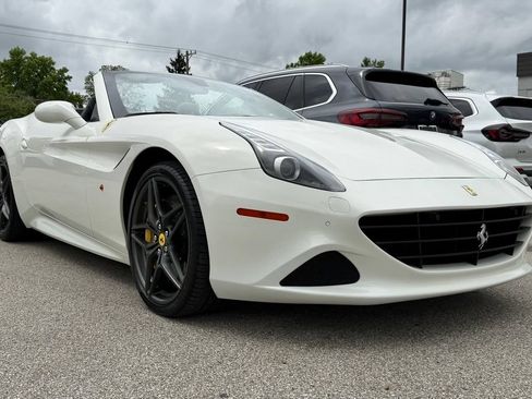 Used 2015 Ferrari California T RWD image 11