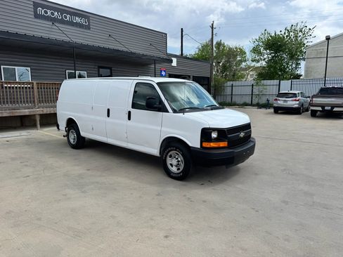 Used 2016 Chevrolet Express 3500 Extended image 11