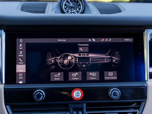 Certified 2025 Porsche Macan image 35