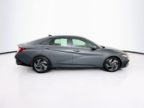 Used 2025 Hyundai Elantra SEL FWD image 10