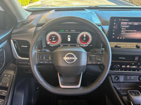 Used 2025 Nissan Rogue SL w/ SL Premium Package FWD image 32