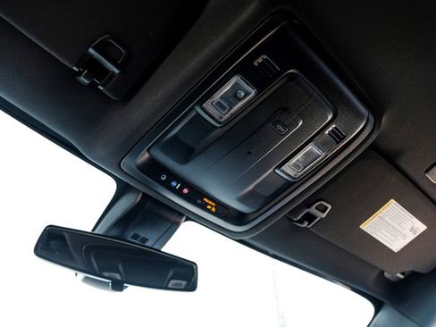 Used 2022 GMC Yukon XL SLE image 28