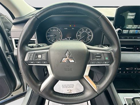 Used 2022 Mitsubishi Outlander SE image 12