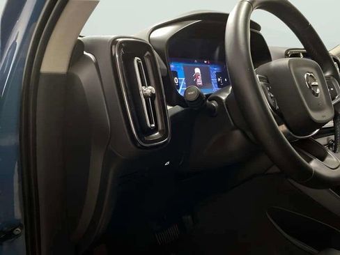 Used 2025 Volvo XC40 B5 Plus AWD/4WD image 18