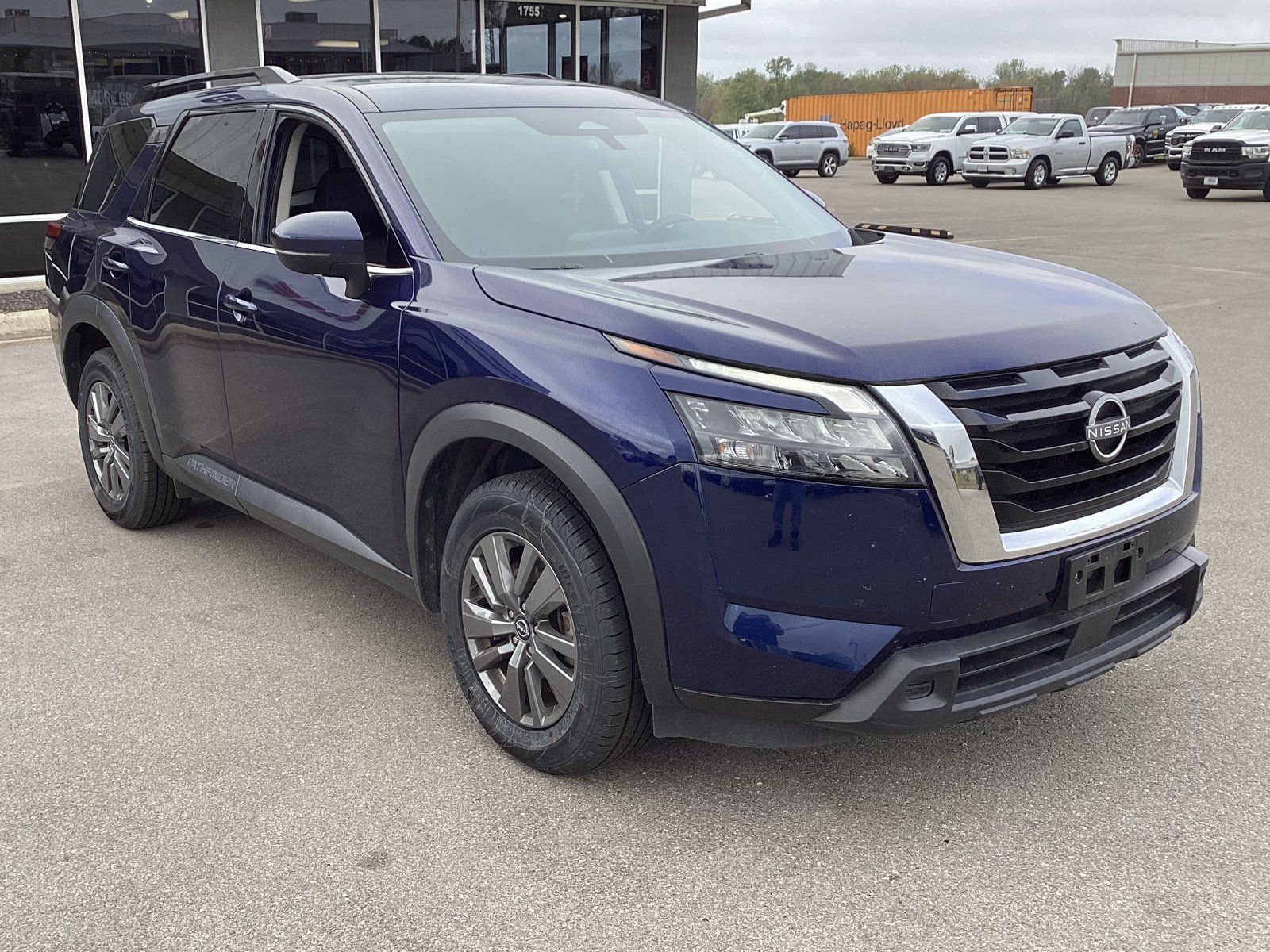 Used 2024 Nissan Pathfinder SV AWD/4WD image 2