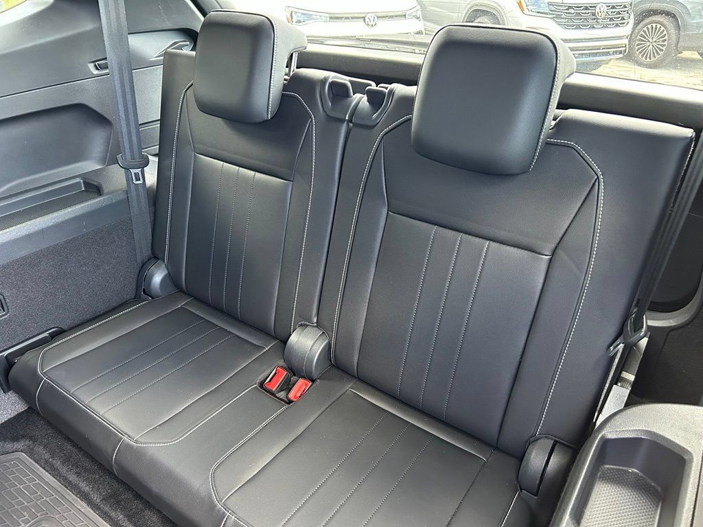 Certified 2023 Volkswagen Tiguan SE R-Line FWD image 53