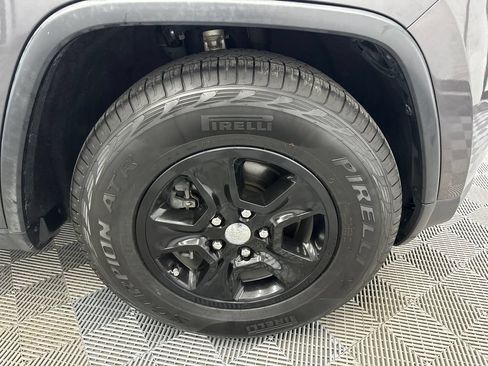 Used 2016 Jeep Grand Cherokee Laredo w/ Quick Order Package 23E RWD image 13