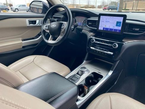 Used 2023 Ford Explorer Limited image 7