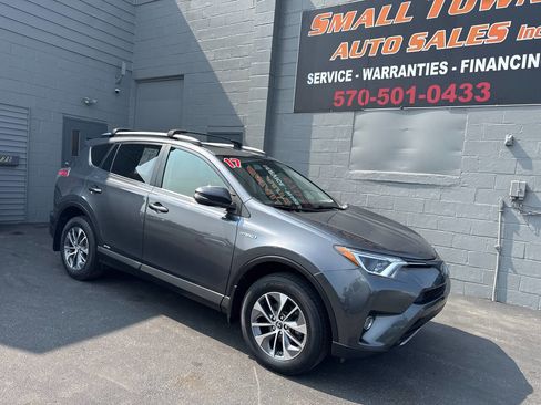 Used 2017 Toyota RAV4 XLE image 1