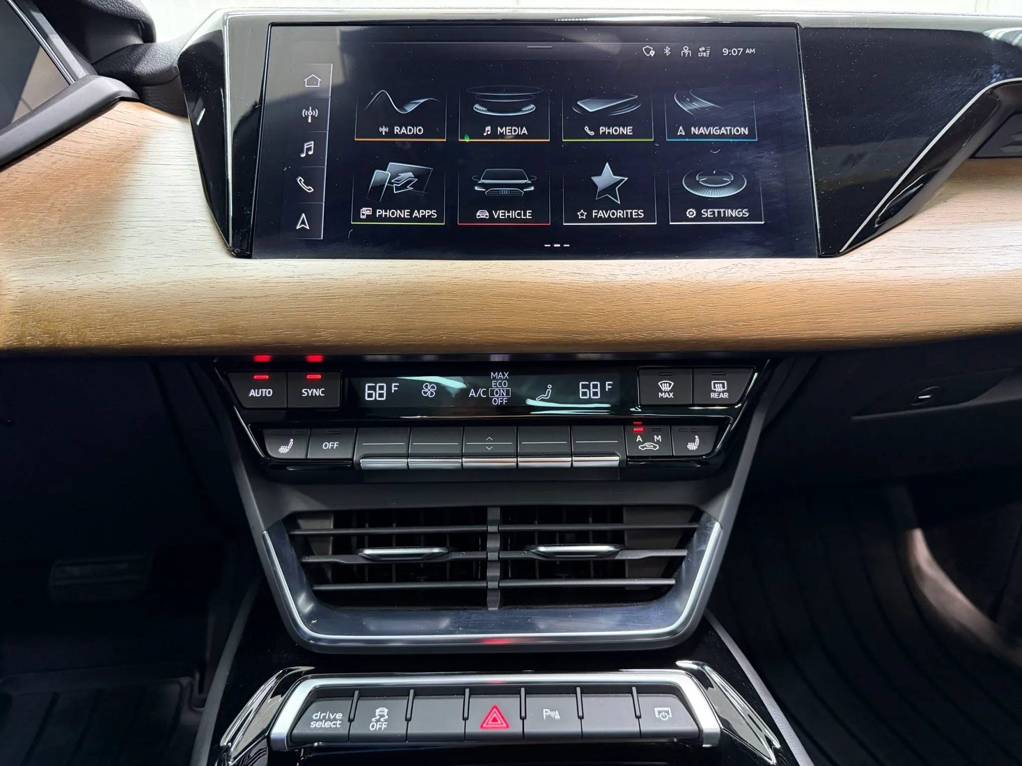 Used 2022 Audi e-tron GT Premium Plus AWD/4WD image 24
