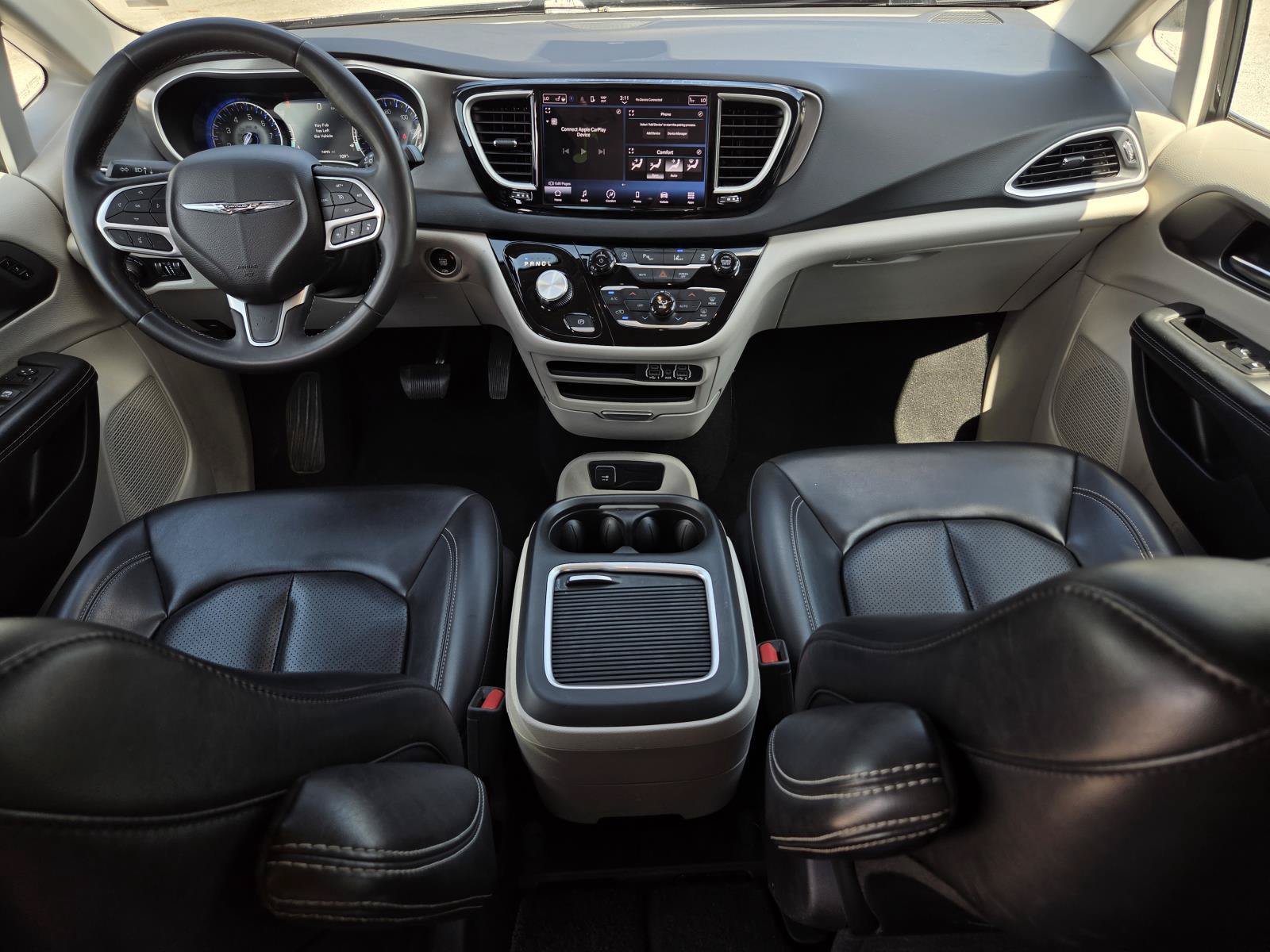 Used 2023 Chrysler Pacifica Touring-L FWD image 12