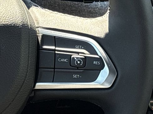 Certified 2025 Jeep Compass Latitude image 22