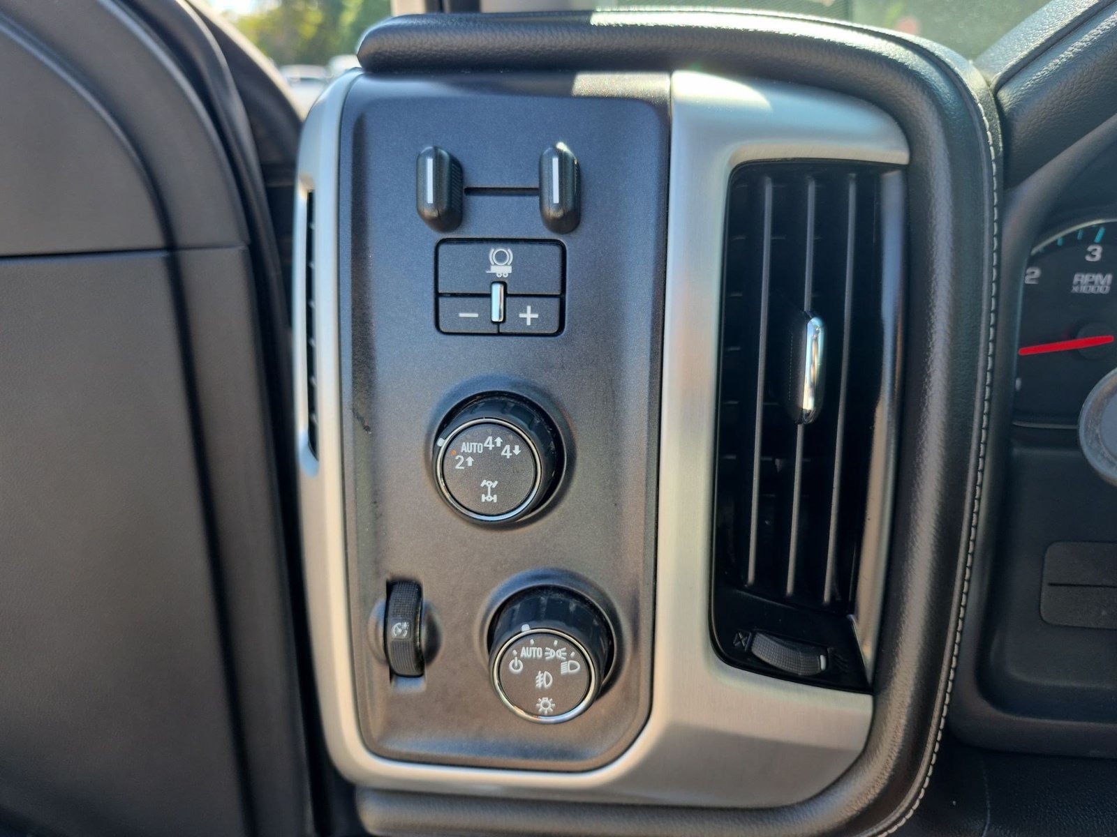 Certified 2018 GMC Sierra 1500 SLT AWD/4WD image 17