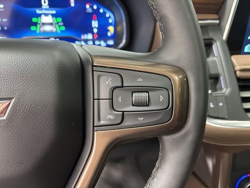 Used 2024 Chevrolet Suburban High Country AWD/4WD image 15