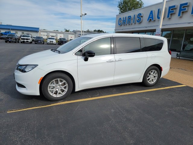 Used 2026 Chrysler Voyager LX FWD image 1