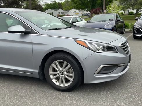 Used 2017 Hyundai Sonata SE FWD image 2