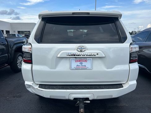 Used 2017 Toyota 4Runner SR5 Premium RWD image 4