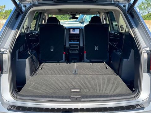 Used 2025 Volkswagen Atlas SE w/ Panoramic Sunroof Package AWD/4WD image 19