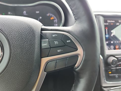 Used 2018 Jeep Grand Cherokee Altitude AWD/4WD image 26