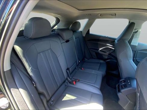 Used 2025 Audi Q5 Premium Plus w/ Premium Plus AWD/4WD image 19